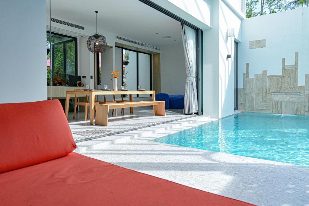 Chomdao Maikhao – Phuket